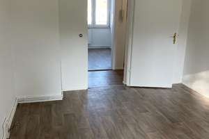 Frisch renovierte 3-Zimmer Wohnung im 2.OG mit Balkon!