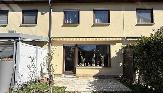 Bild von Gepflegtes Einfamilienhaus mit Terrasse und kleinem Garten