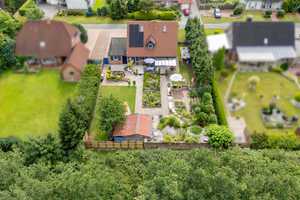 Modern aufgeladen: Einfamilienhaus mit 2 PV-Anlagen, neuer Wärmepumpe und Freiluftwohnzimmer – Emsland (Kreis) – Vorschaubild 11