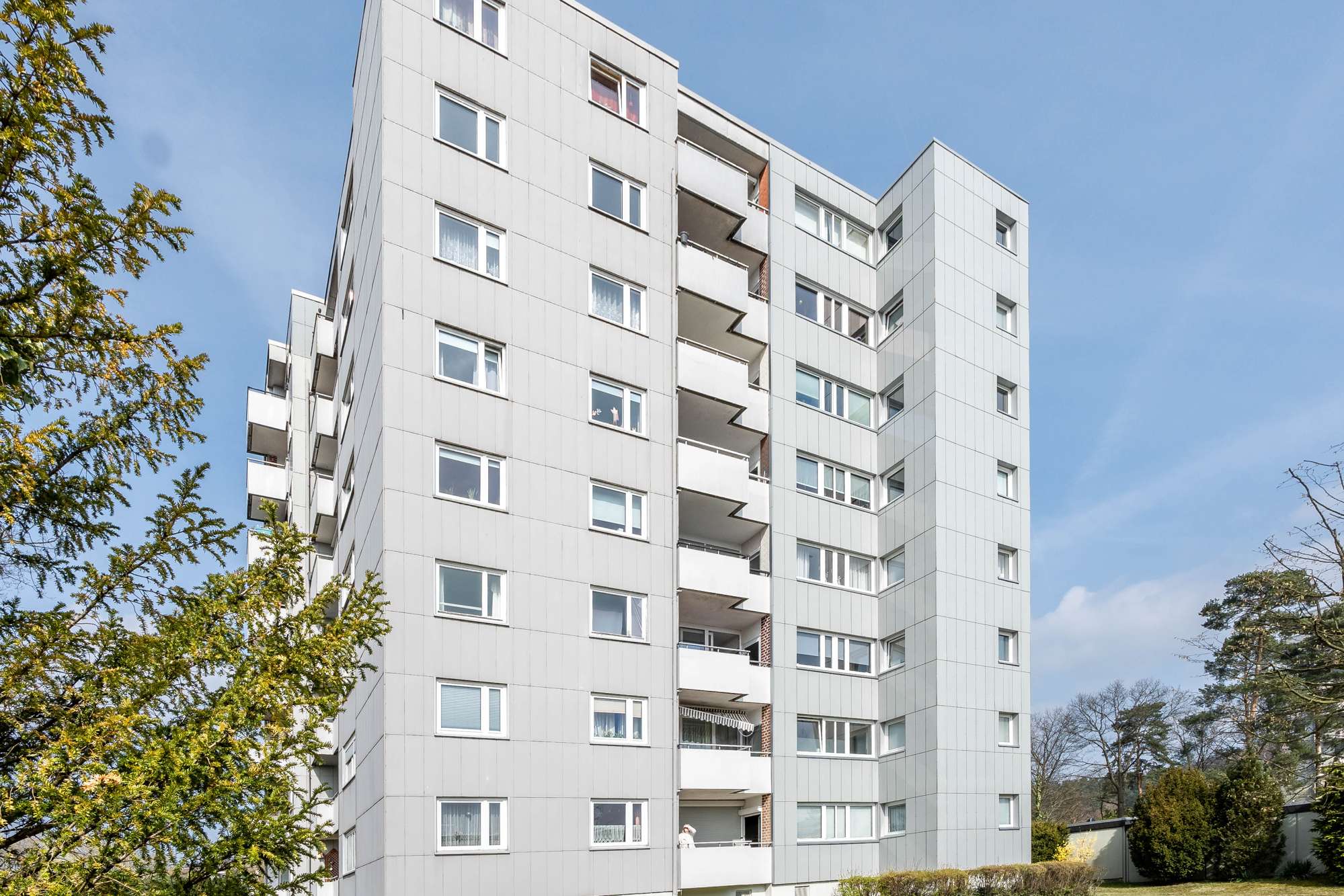 KEINE KÄUFERPROVISION Renovierungsbedürftige ETW mit Balkon in gepflegtem MFH in Oerlinghausen Süd, Lippe Kreis – Bild 1