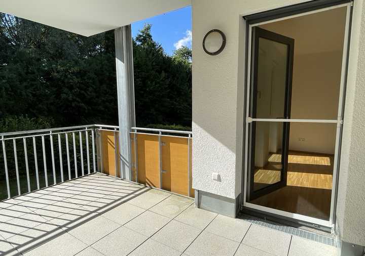 Moderne 2,5 Zimmer Wohnung in Meckenbeuren mit Balkon, Aufzug und Tiefgarage