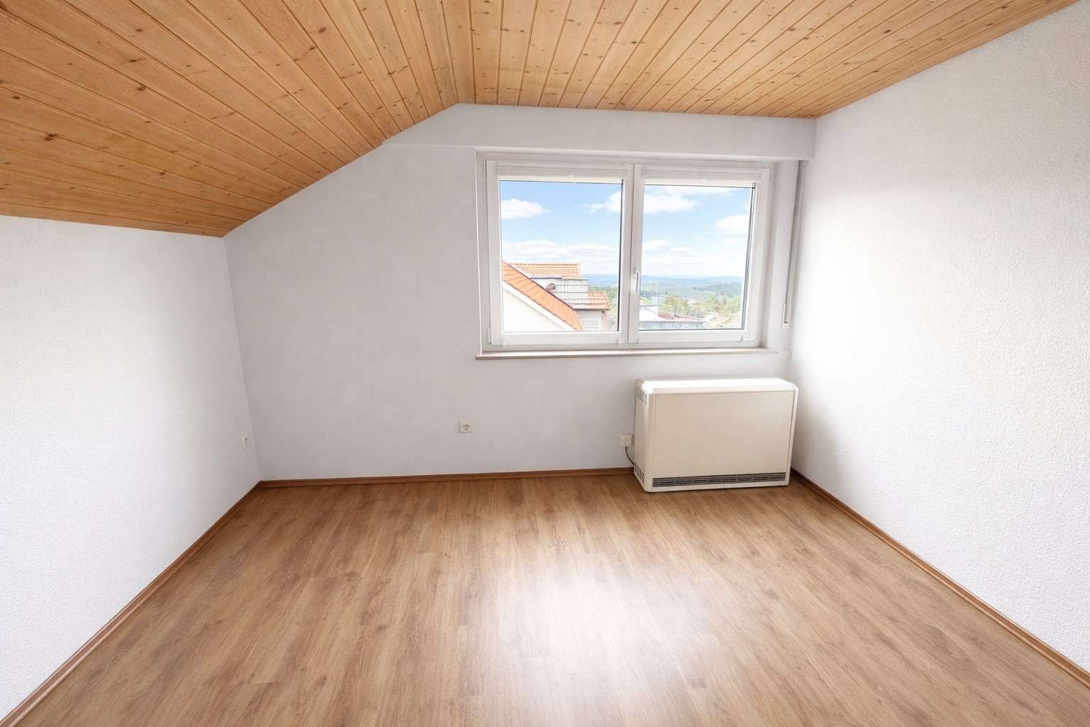 Immobilie in Esslingen am Neckar - 2-Zimmer-DG-Wohnung in Esslingen-Sulzgries - Bild 2