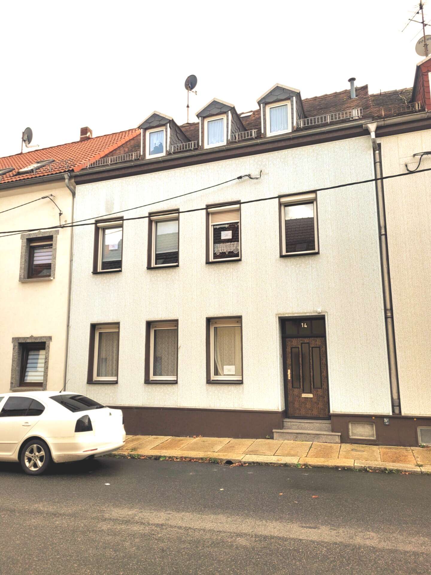 Ausbauen, einziehen, wohlfühlen! Reizvolles Einfamilienhaus mit Hof und Schuppen., Zwickau Kreis – Bild 1