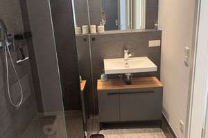 Eden Tower 23: Furnished Apartment | 23rd Floor | Gym, Rooftop & 24/7 Concierge – Europ-Allee 11, 60327 Gallus, Frankfurt am Main – Vorschaubild 13