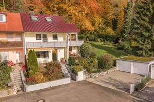 Ravensburg - Zentrumsnahe Waldrandlage
Gepflegtes Reiheneckhaus mit traumhaftem Gartengrundstück – Die vollständige Adresse der Immobilie erhältst du vom Anbieter., 88212 Ravensburg – Vorschaubild 1
