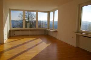 Bestlage mit Aussicht, gr. Wohnküche, gr. Bad, gr. Wohnraum, 108 qm – Herderstr. 8, 57072 Siegen, Siegen – Vorschaubild 2