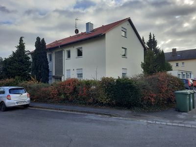Ruhige, helle, gut geschnittene 2-Zimmer-Wohnung mit Einbauküche in Waldnähe