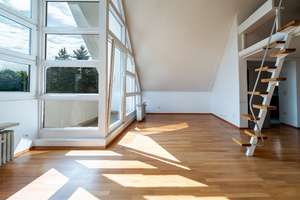 Wohnen zwischen Natur und urbaner Nähe – Dachgeschosswohnung mit Galerie und zwei Balkonen – Die vollständige Adresse der Immobilie erhältst du vom Anbieter., 80939 Obere Isarau, München – Vorschaubild 9