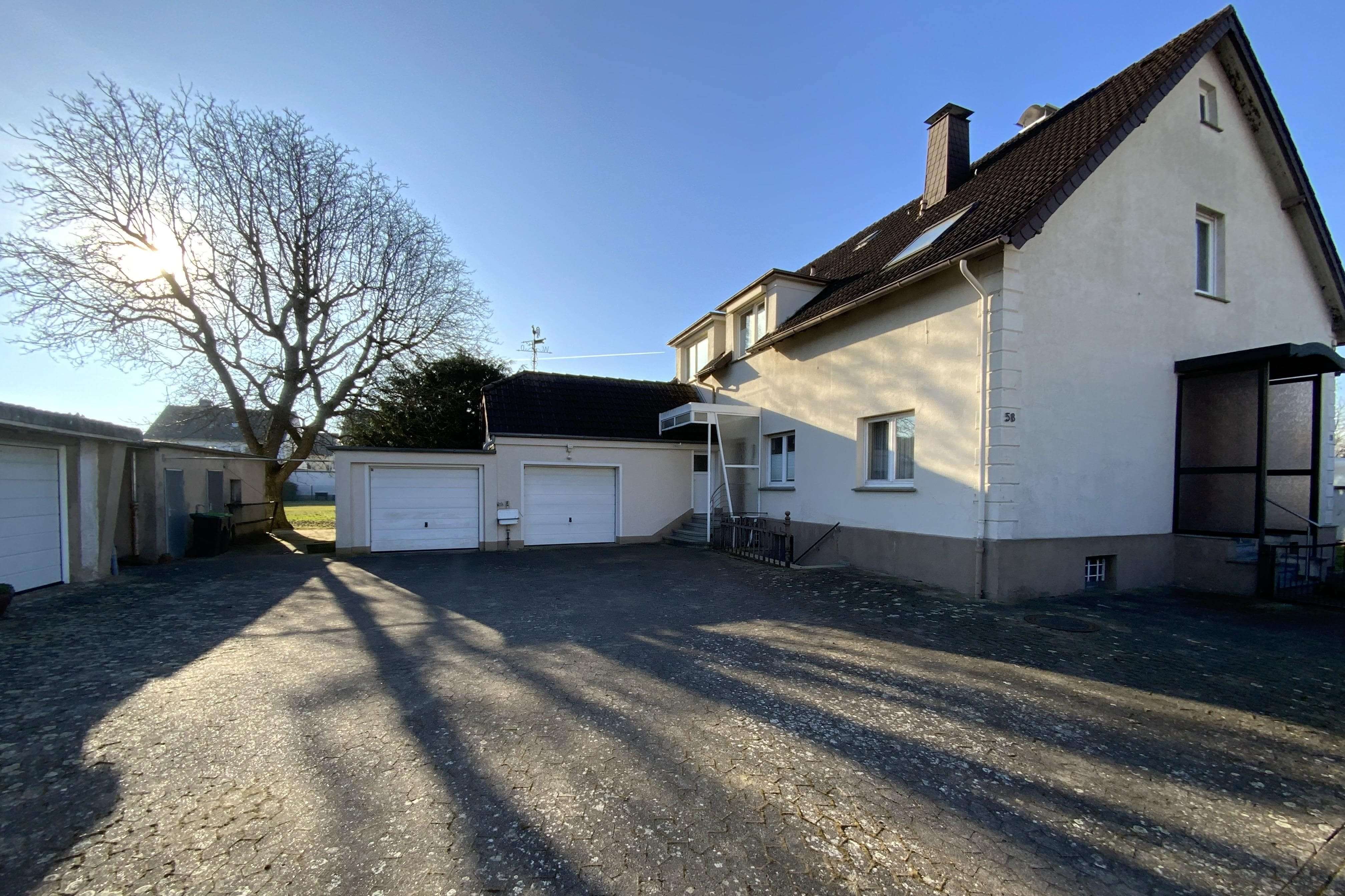 Großes Grundstück, ganz viel Wohnraum und alles mitten in der Stadt, Lippe Kreis – Bild 1