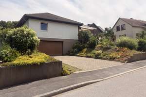 Gemütliches Einfamilienhaus mit Kamin, Garten & Doppelgarage in Fröndenberg – Die vollständige Adresse der Immobilie erhältst du vom Anbieter., 58730 Fröndenberg/Ruhr – Vorschaubild 3
