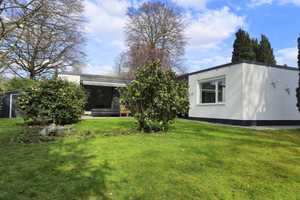 FURNISHED BUNGALOW! Modernized house with a beautiful garden right next to the park – Groß-Gerau (Kreis) – Vorschaubild 1