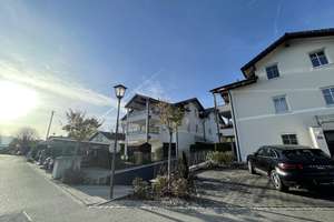 Ab 01.12.2026 bezugsfrei - Hochwertige 3-Zimmer-Wohnung mit großem Süd-/West-Balkon am Chiemsee – 83209 Prien am Chiemsee – Vorschaubild 2