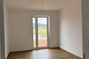 Neue 4-Zimmer-Mietwohnung mit Balkon – Die vollständige Adresse der Immobilie erhältst du vom Anbieter., 92699 Irchenrieth – Vorschaubild 3