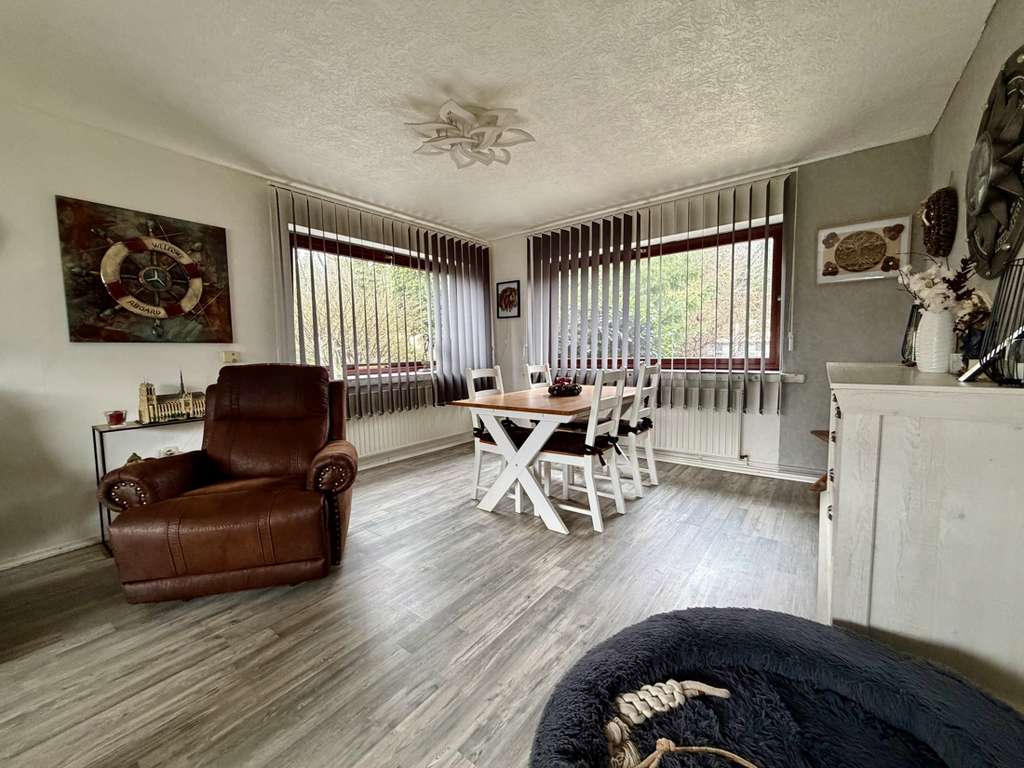 Immobilie in Nordhastedt - Charmantes Einfamilienhaus mit Einliegerwohnung in ruhiger Wohnlage von Nordhastedt! - Bild 2