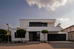 Aussergewöhnliche Bauhausvilla mit Außenpool und Basketballplatz nahe Düsseldorf mit 400 qm Fläche – Die vollständige Adresse der Immobilie erhältst du vom Anbieter., 47803 Inrath/Kliedbruch, Krefeld – Vorschaubild 2