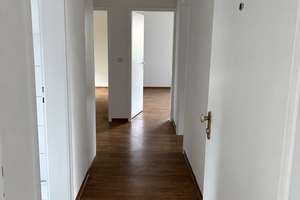 4-Zimmer-Wohnung mit Balkon in Bonn-Rüngsdorf  – Die vollständige Adresse der Immobilie erhältst du vom Anbieter., 53179 Rüngsdorf, Bonn – Vorschaubild 2