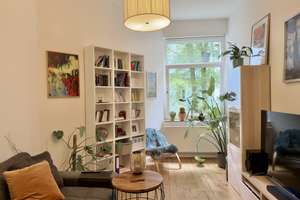 HANNOVER-LIST: Altbau, modernisierte 2 Zimmer mit Balkon, Holzdielen, Parkett, Feinputz, EBK u.v.m. – Die vollständige Adresse der Immobilie erhältst du vom Anbieter., 30163 List, Hannover – Vorschaubild 2