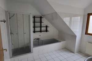Attraktive Dachgeschosswohnung mit zwei Zimmern sowie Balkon und Einbauküche in Wilhelmshöhe – Kassel – Vorschaubild 11