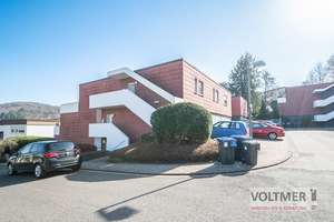 REIHENHAUSCHARAKTER - Eigentumswohnung mit Loggia und Garage in Sackgassenlage von Saarbrücken! – Die vollständige Adresse der Immobilie erhältst du vom Anbieter., 66133 Scheidt, Saarbrücken – Vorschaubild 2