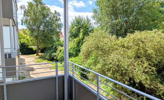 Helle 4 Zimmer, großer Balkon mit Blick ins Grüne, zentrumsnah
