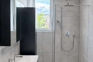 Exclusive 3 Zimmer-Wohnung in ruhiger Innenstadtlage  mit 27qm Balkon, traumhaft neuer Küche, Bad,… – Friedrich Ebertstraße 16, 78054 Schwenningen, Villingen-Schwenningen – Vorschaubild 2