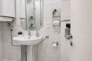 Lebendig wohnen in Regensburg: 2-Zimmer-Wohnung mit Balkon – Furtmayrstraße 8, 93053 Kasernenviertel, Regensburg – Vorschaubild 3