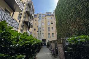 SEHR HELLE CHARMANTE 1 BIS 1,5 ZIM. MIT OFFENER EBK, ABGEZOGENE DIELEN UND BALKON IN RUHIGLAGE – Die vollständige Adresse der Immobilie erhältst du vom Anbieter., 10553 Moabit, Berlin – Vorschaubild 3