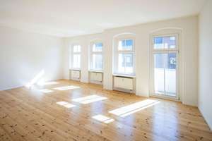 Bezugsfreie, große 3-Zimmer-Altbauwohnung mit Wohnküche, 2 Balkonen & Fahrstuhl – ideal für Familien – Berliner Allee 253, 13088 Weißensee, Berlin – Vorschaubild 1