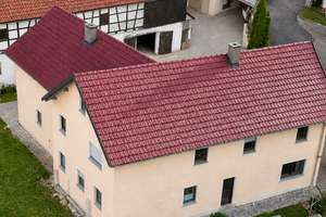 Großzügiges Zweifamilienhaus mit vielseitig nutzbarer Scheune, Nebengebäuden und Garten in Poxdorf  – Die vollständige Adresse der Immobilie erhältst du vom Anbieter., 96167 Königsfeld – Vorschaubild 1