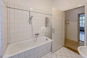RARITÄT IN MOABIT! GROßZÜGIGE UND INTERESSANTE ALTBAUWOHNUNG MIT CA. 48 m² GARTEN! PROVISIONSFREI! – Lübecker Straße 29, 10559 Moabit, Berlin – Vorschaubild 11