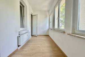 ERSTBEZUG NACH RENOVIERUNG | Stilvolle 3,5-Zimmer-Altbauwohnung mit Wintergarten & neuer Einbauküche – 4315 Neustadt-Neuschönefeld, Leipzig – Vorschaubild 2