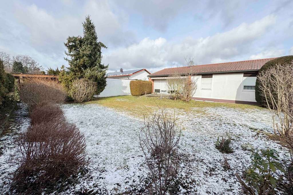 Immobilie in Pyrbaum - Wohnen auf einer Ebene – gepflegtes EFH mit Garten & sofort bezugsfrei! - Bild 0