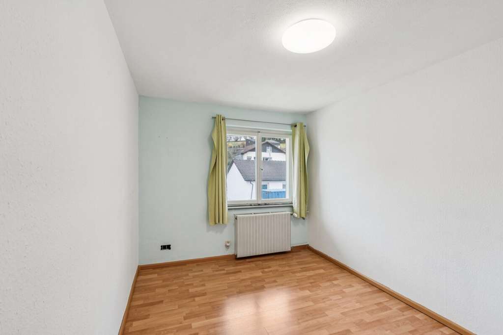 Immobilie in Jestetten - Zweifamilienhaus mit großem Grundstück! - Bild 3