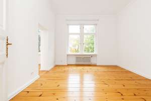 Helle Drei-Zimmer-Altbauwohnung im Hinterhaus mit Stuck und unverbaubarem Blick in den Park – Hasenheide 61, 10967 Neukölln (Ortsteil), Berlin – Vorschaubild 7