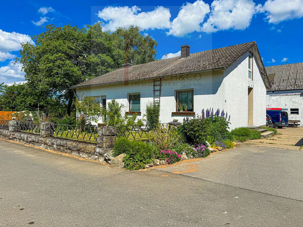 Immobilie in Simmerath - Modernisiertes Anwesen mit 7 Wohnungen, Stallungen & großem Grundstück – Potenzial für 9–10 WE - Bild 2