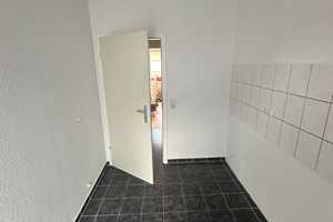 Neu renovierte 3 Zimmer Wohnung mit Balkon und neuer Einbauküche – Goeckingstraße 31, 47139 Duisburg – Vorschaubild 4