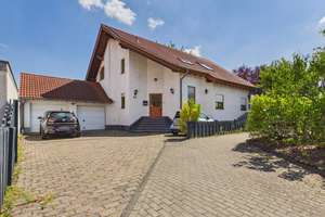 freistehendes Einfamilienhaus, außergewöhnliche Architektur in gefragter Kölner Südlage