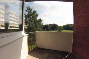 2 Zimmer Wohnung in Kiel Neumühlen Diedrichsdorf mit Badewanne, Balkon,Keller, Dachboden  – Masurenring 47, 24149 Neumühlen-Dietrichsdorf, Kiel – Vorschaubild 3