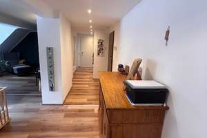 Stilvolle, in 2018 kernsanierte DG-Wohnung mit offener Küche, Balkon +  2 Bädern in attraktiver Lage – 45147 Holsterhausen, Essen – Vorschaubild 9