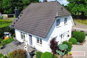 PROVISIONSFREI - Einziehen und Wohlfühlen
Gepflegtes Grundstück mit EFH, Garage und Carport – Die vollständige Adresse der Immobilie erhältst du vom Anbieter., 16949 Triglitz – Vorschaubild 1