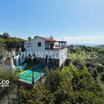 Landhaus mit Pool, Avocados im Ertrag und ländlicher Tourismuslizenz. Gemütliches Landhaus auf einem