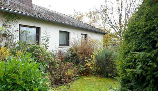 Bild von Sanierungsbedürftiger 60er Jahre Bungalow im Komponistenviertel