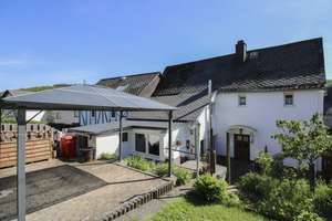 Sofort wohlfühlen: 4-Zi.-EFH mit Garten inkl. Schuppen in Niederlemp – Die vollständige Adresse der Immobilie erhältst du vom Anbieter., 35630 Ehringshausen – Vorschaubild 1