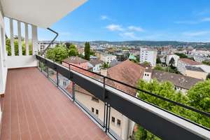 Helle 3-Zimmer-Wohnung mit zwei Balkonen in Stuttgart-West (Hölderlinplatz) mit tollem Stadtblick