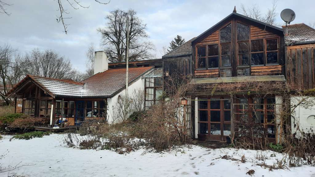 Immobilie in Bergkirchen - 5-Zi-Architekten-Haus + 3-Zi-Einliegerwhg, eig. Eingang + gr. Garten / renovierungsbed / ohne Makler - Bild 0