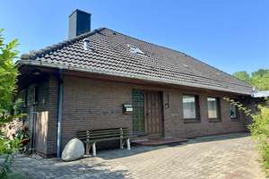 Vielseitiger Winkelbungalow mit Ausbaureserve auf parkähnlichem Grundstück vor den Toren Husums – Die vollständige Adresse der Immobilie erhältst du vom Anbieter., 25866 Mildstedt – Vorschaubild 1