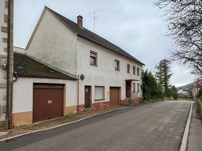 Handwerker & Investoren aufgepasst – Vermietetes 1-2 Familienhaus mit Sanierungspotenzial