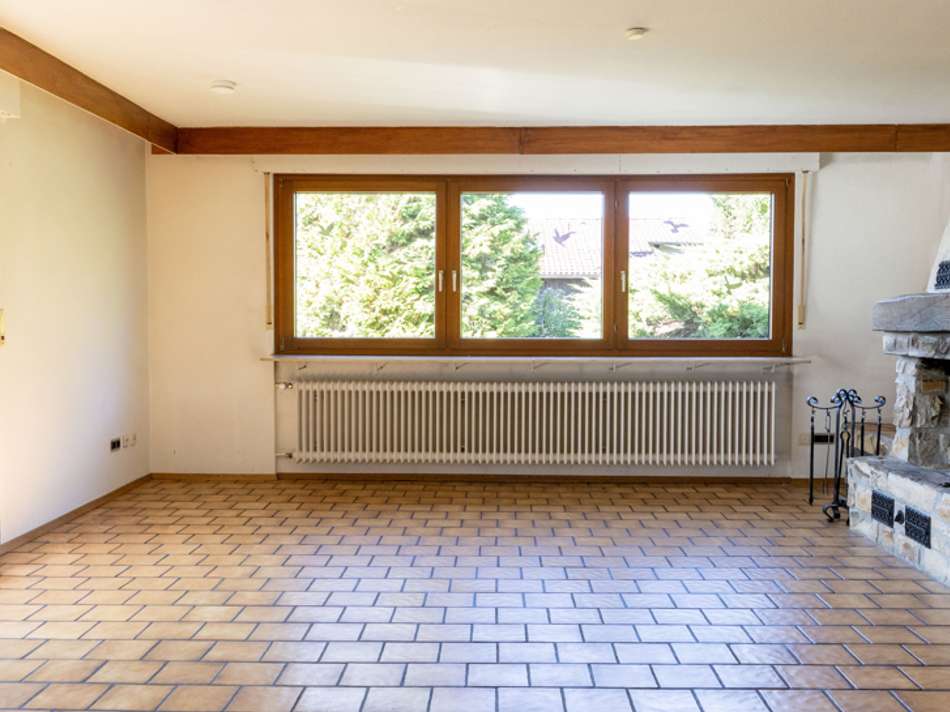 Wohnbereich mit Kamin aus Norw