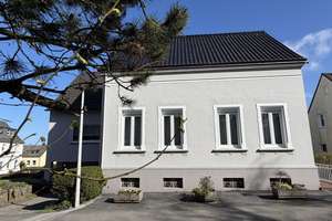 ++ Wohntraum für die ganze Familie: Großzügiges Zweifamilienhaus in Bestlage der Südstadt ++ – Die vollständige Adresse der Immobilie erhältst du vom Anbieter., 42651 Solingen-Mitte, Solingen – Vorschaubild 2