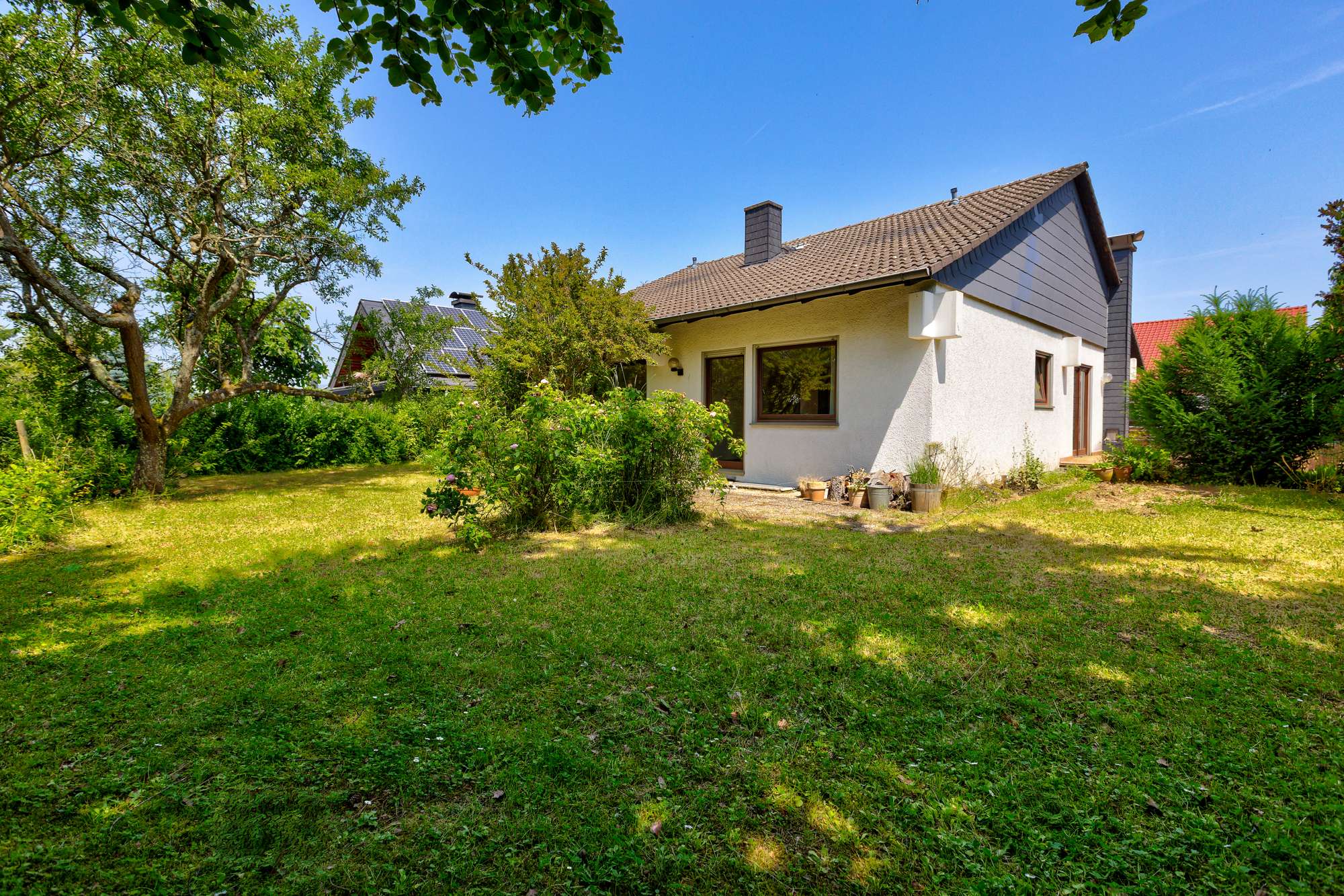 Ihr Rückzugsort mit Weitblick – Freistehendes Familienhaus mit großem Hanggrundstück in Gelnhausen, Main Kinzig Kreis – Bild 2